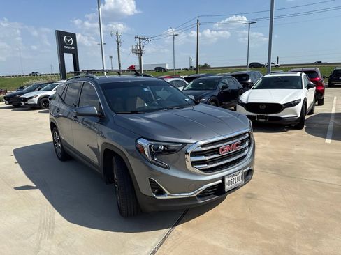 Used 2020 GMC Terrain SLT w/ Preferred Package FWD image 3