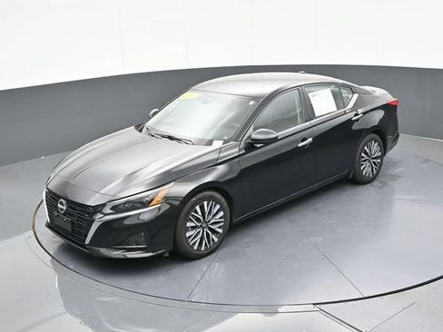 Used 2025 Nissan Altima 2.5 SV FWD image 65