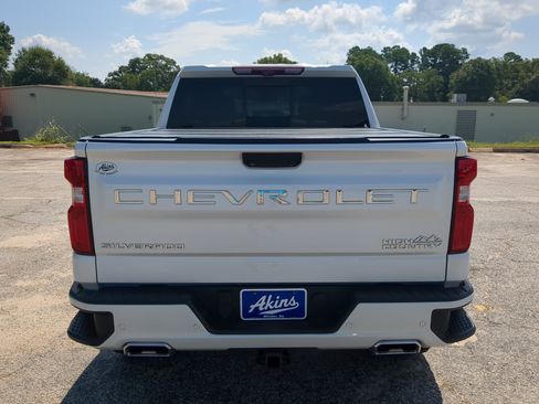 Used 2022 Chevrolet Silverado 1500 High Country w/ High Country Premium Package AWD/4WD image 4