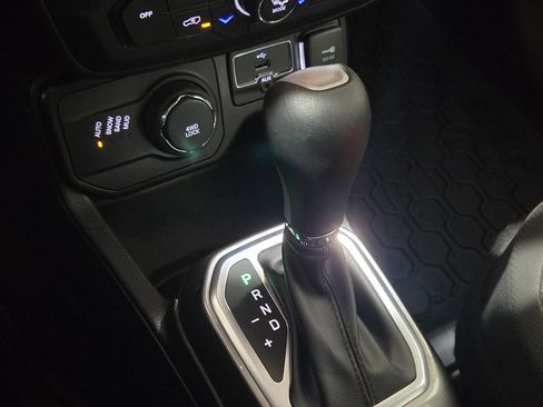 Certified 2021 Jeep Renegade Limited w/ Luxury Group II image 8