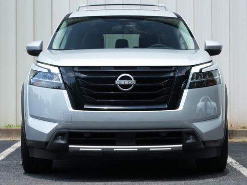 Used 2022 Nissan Pathfinder SL w/ SL Premium Package FWD image 6