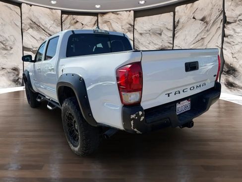Used 2017 Toyota Tacoma TRD Off-Road w/ Tow Package (A/T) image 8