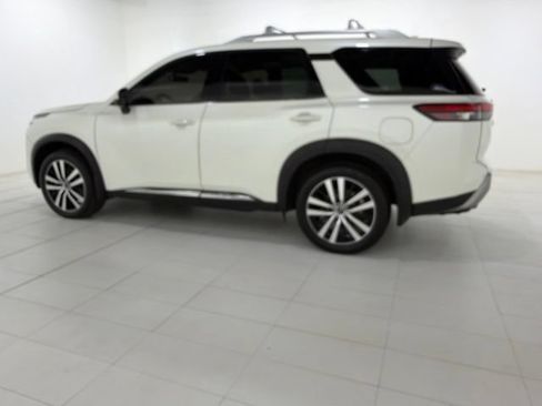 Used 2023 Nissan Pathfinder Platinum AWD/4WD image 2
