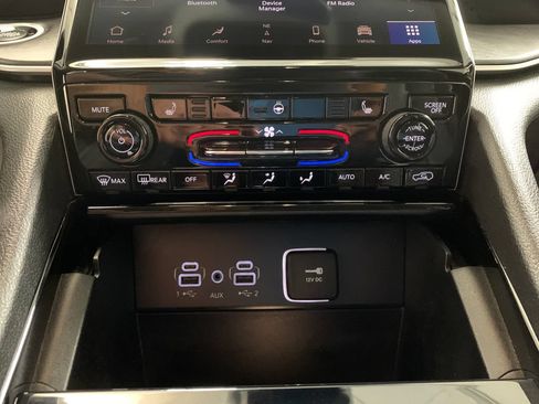 Used 2023 Jeep Grand Cherokee Limited AWD/4WD image 10