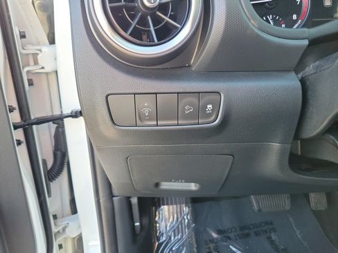 Used 2023 Hyundai Kona SE AWD/4WD image 21