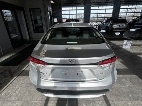 Used 2021 Toyota Corolla LE image 7