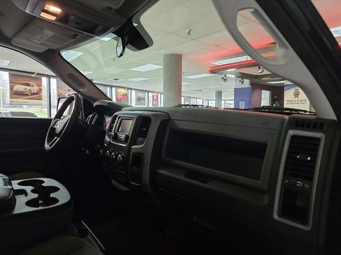 Used 2017 RAM 1500 Express w/ Express Value Package image 9