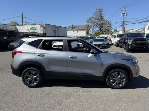 Used 2024 Kia Seltos S AWD/4WD image 7