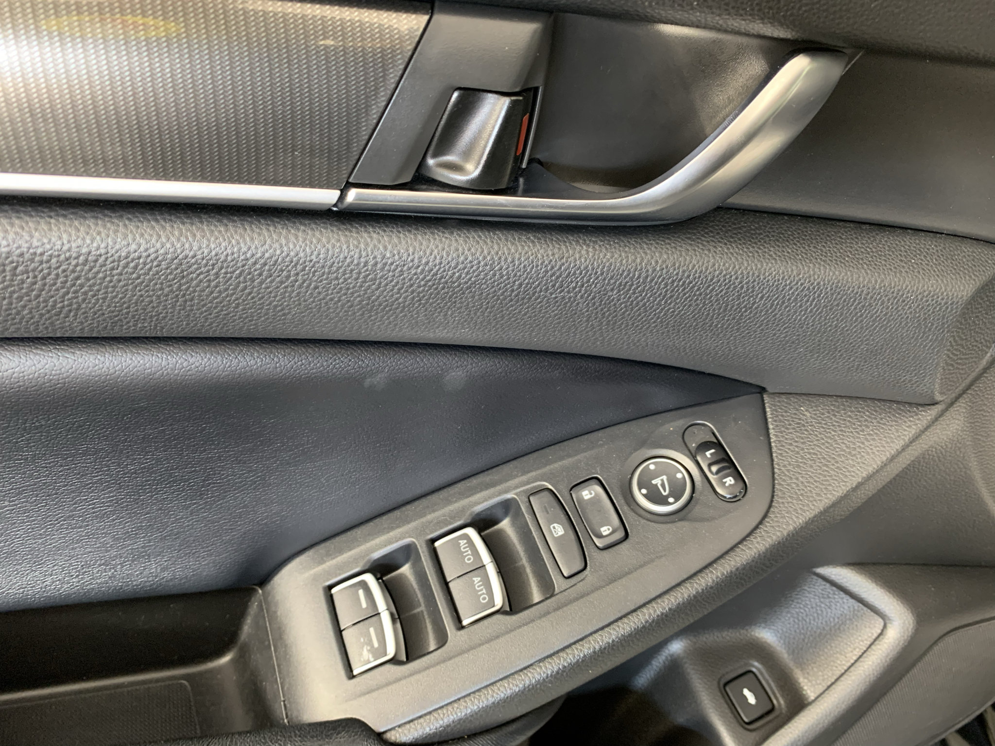 Used 2018 Honda Accord Sport image 14