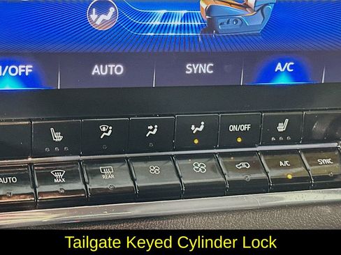 Used 2023 Chevrolet Colorado LT w/ LT Convenience Package II image 28