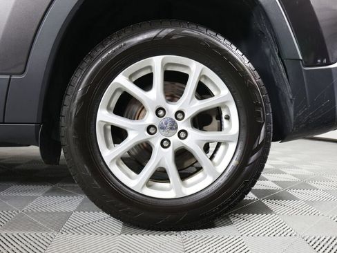 Used 2016 Jeep Cherokee Latitude AWD/4WD image 8