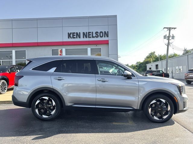 Used 2025 Kia Sorento EX AWD/4WD image 16