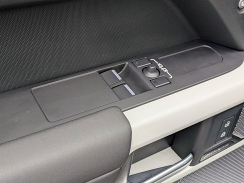 Used 2024 Land Rover Defender 90 S image 13