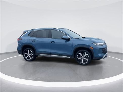 Used 2025 Volkswagen Tiguan SE AWD/4WD image 9