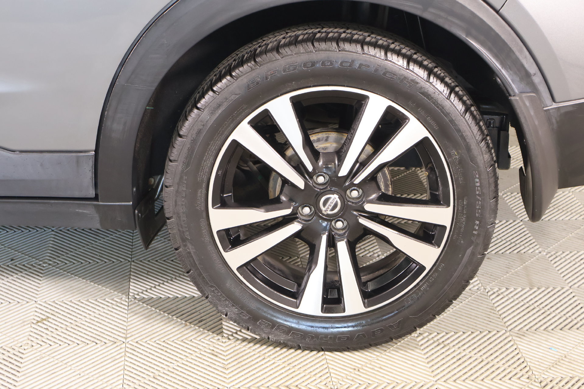 Used 2019 Nissan Kicks SR w/ SR Premium Package FWD image 18