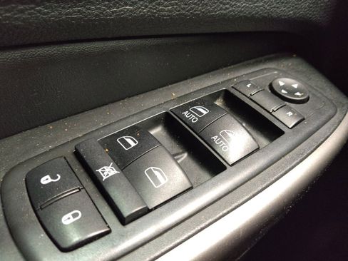 Used 2019 Jeep Cherokee Limited FWD image 27