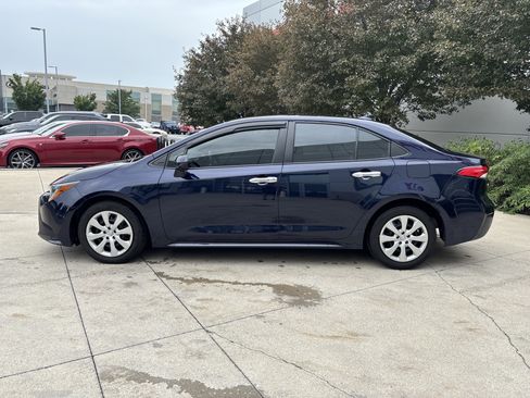 Used 2025 Toyota Corolla LE FWD image 8