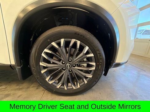 Used 2025 Nissan Rogue SL w/ Tech Package AWD/4WD image 15