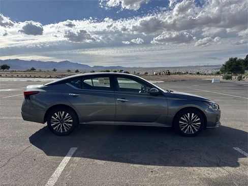Used 2023 Nissan Altima 2.5 SV image 4