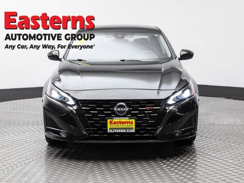 Used 2023 Nissan Altima 2.5 SR w/ SR Premium Package AWD/4WD image 2