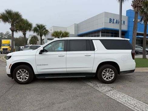 Used 2025 Chevrolet Suburban LT AWD/4WD image 7