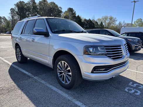 Used 2015 Lincoln Navigator 2WD image 1