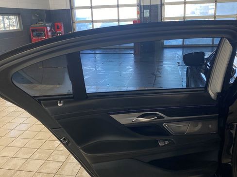 Used 2022 BMW 750i xDrive w/ Executive Package image 15