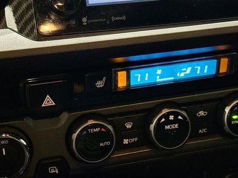 Used 2017 Toyota Tacoma TRD Off-Road w/ Premium & Technology Package image 17