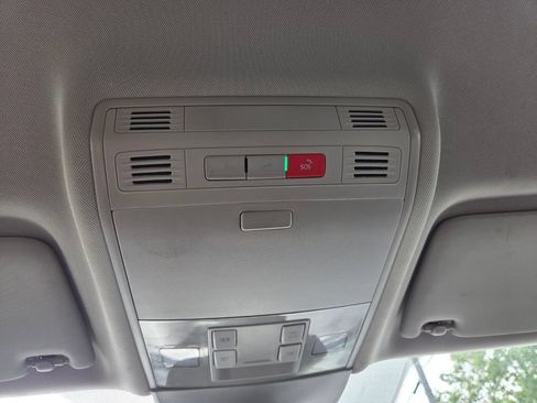 Used 2024 Volkswagen Taos SE FWD image 17