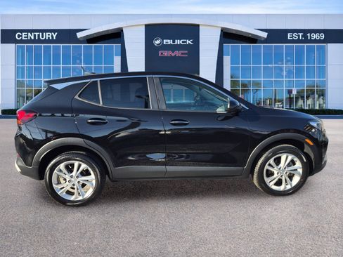 Used 2023 Buick Encore GX Preferred w/ Cold Weather Comfort Package AWD/4WD image 3