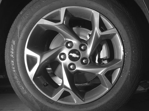 Used 2025 Chevrolet Trax LT FWD image 13