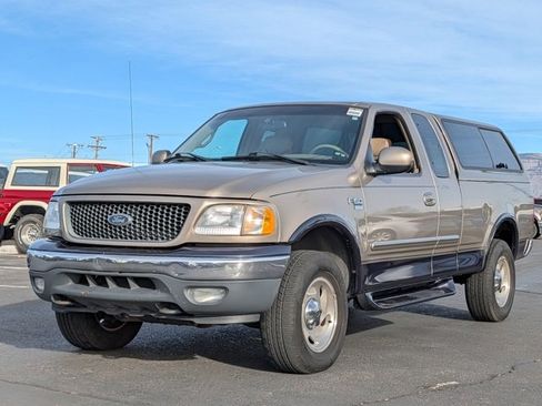 Used 2001 Ford F150 Lariat image 1
