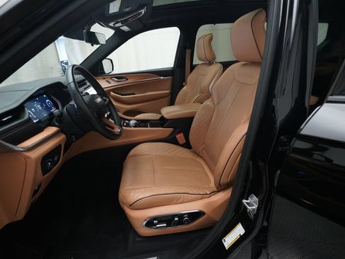Used 2021 Jeep Grand Cherokee L Summit AWD/4WD image 7