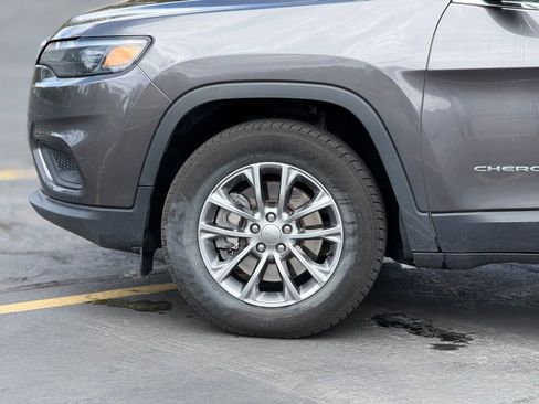 Used 2019 Jeep Cherokee Latitude Plus w/ Comfort/Convenience Group image 8