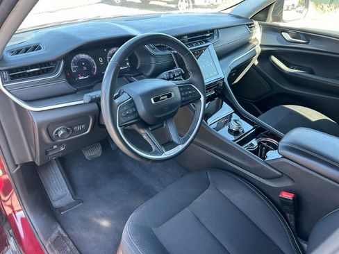 Used 2023 Jeep Grand Cherokee Laredo AWD/4WD image 24