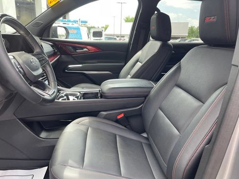 Used 2025 Chevrolet Traverse Z71 w/ Enhanced Driving Package AWD/4WD image 13