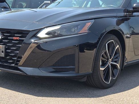 Used 2023 Nissan Altima 2.5 SR FWD image 3