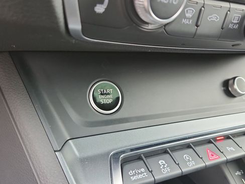 Used 2025 Audi Q3 2.0T Premium w/ Convenience Package image 29