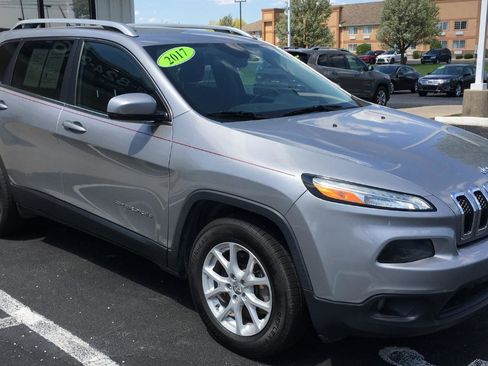 Used 2017 Jeep Cherokee Latitude w/ Safety/Convenience Group image 10