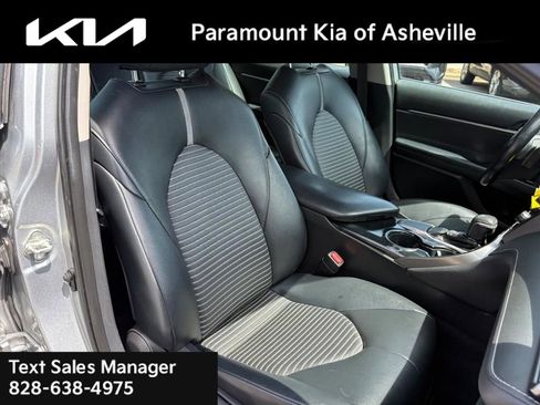 Used 2019 Toyota Camry SE FWD image 17