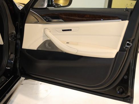 Used 2018 BMW M550i xDrive image 54