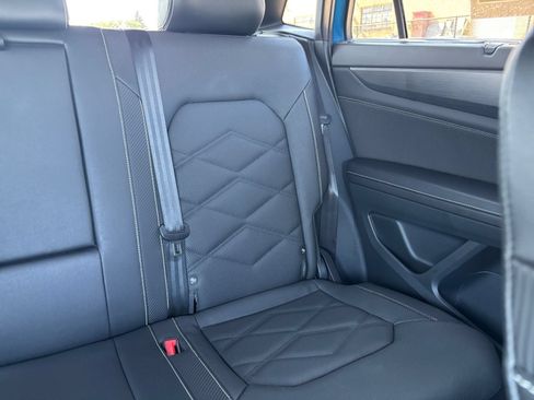Used 2025 Volkswagen Atlas Cross Sport SE FWD image 36