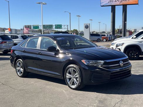 Certified 2024 Volkswagen Jetta SE w/ Panoramic Sunroof Package image 26