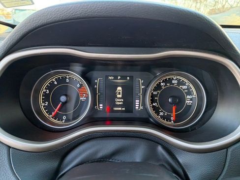 Used 2016 Jeep Cherokee Sport image 15