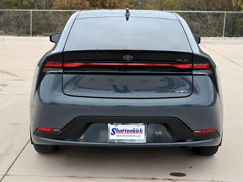 Used 2023 Toyota Prius XLE image 7