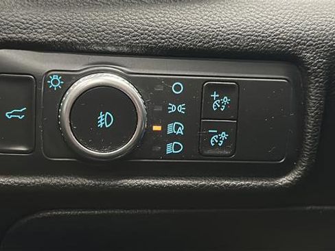 Used 2021 Ford Explorer XLT w/ Equipment Group 202A image 18