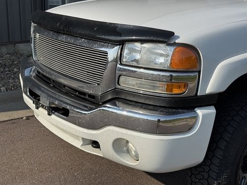 Used 2004 GMC Sierra 2500 SLT w/ Heavy-Duty Power Package AWD/4WD image 20
