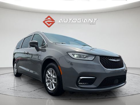 Used 2022 Chrysler Pacifica Touring-L FWD image 11