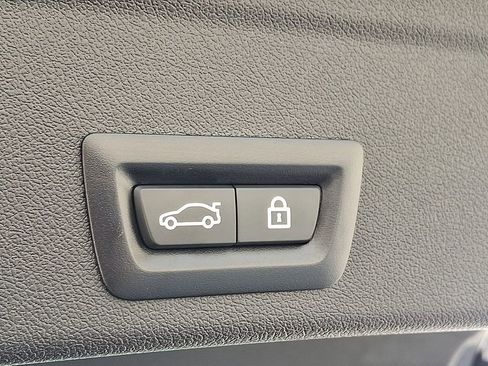 Used 2022 BMW X6 M50i w/ Executive Package image 28