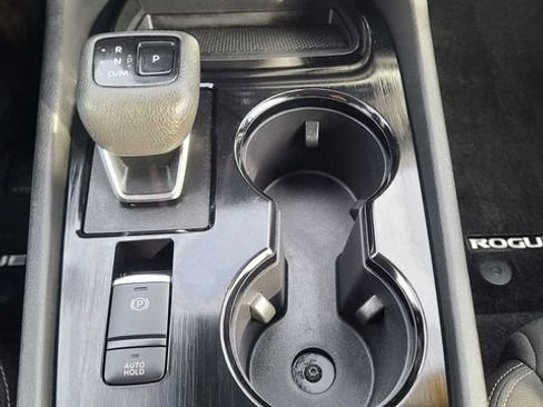 Used 2023 Nissan Rogue S image 30